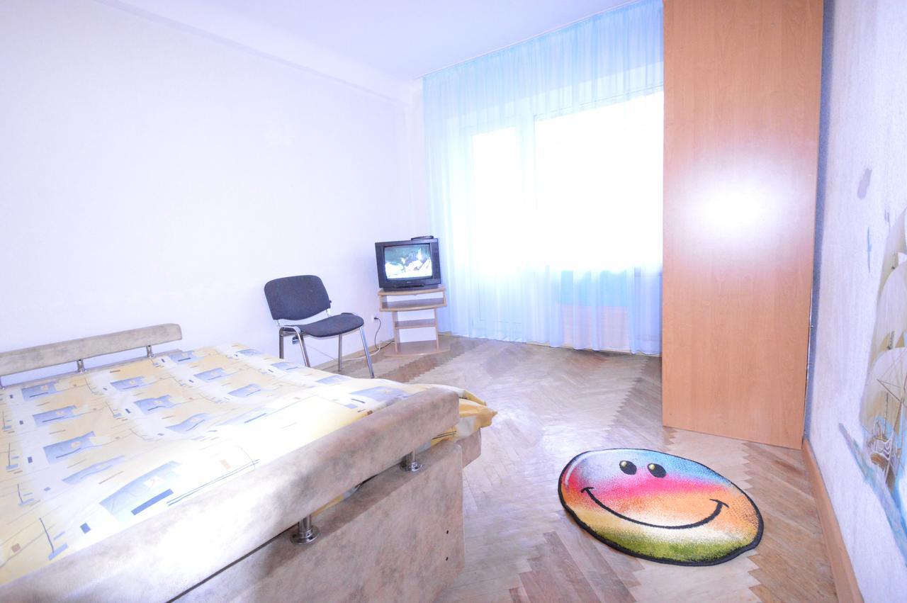 Guest House Otradny For 3 Rooms キエフ エクステリア 写真